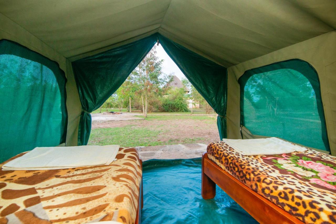 Engiri Game Lodge And Campsite Katunguru Exterior photo