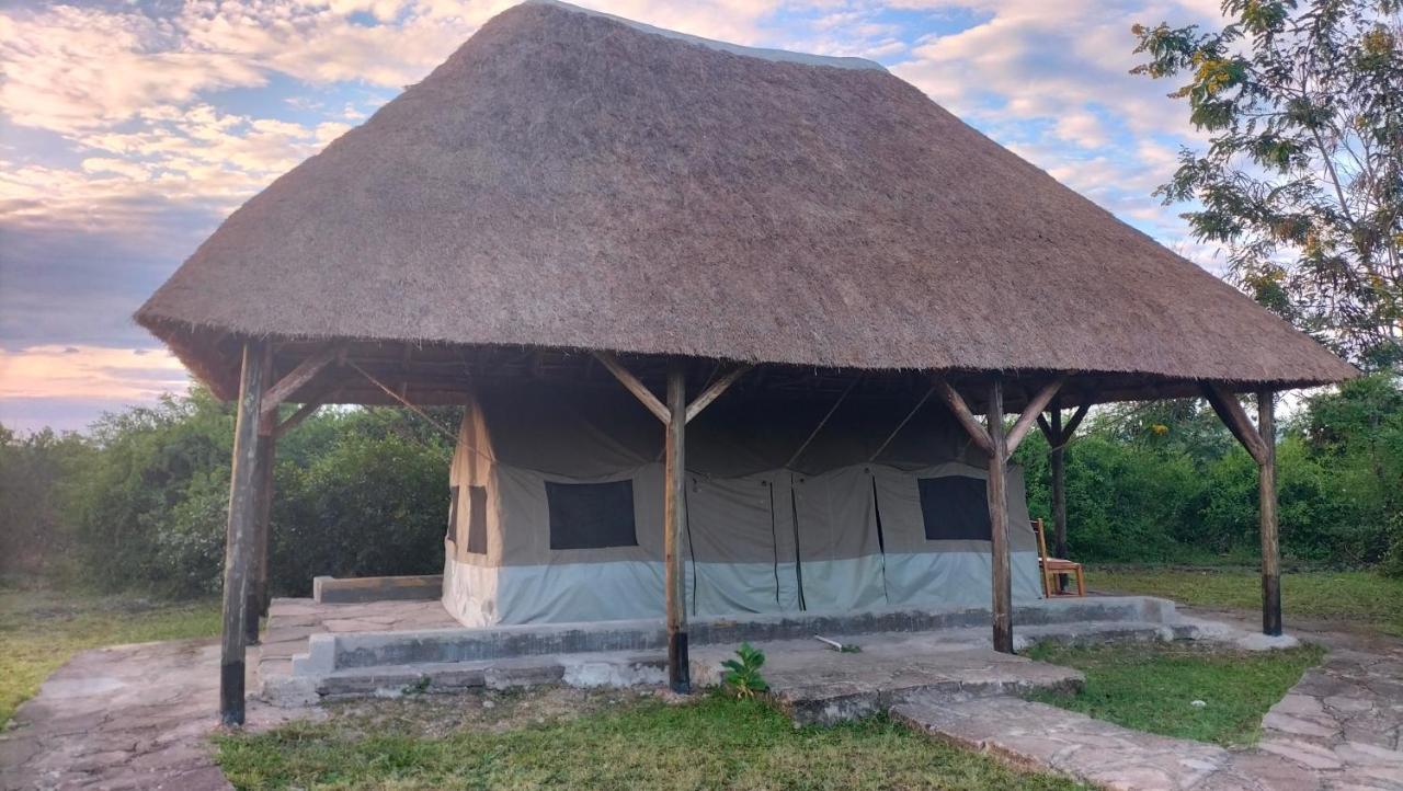 Engiri Game Lodge And Campsite Katunguru Exterior photo