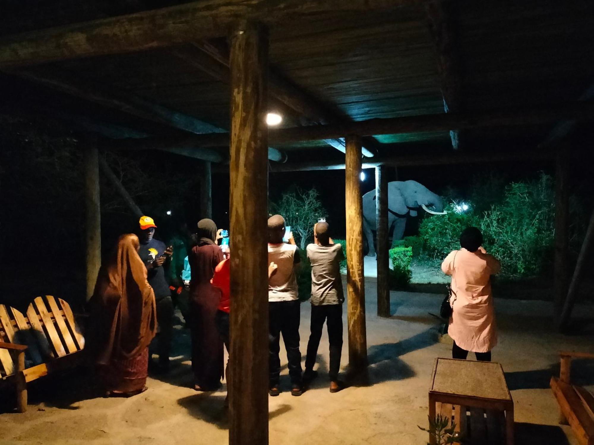 Engiri Game Lodge And Campsite Katunguru Exterior photo